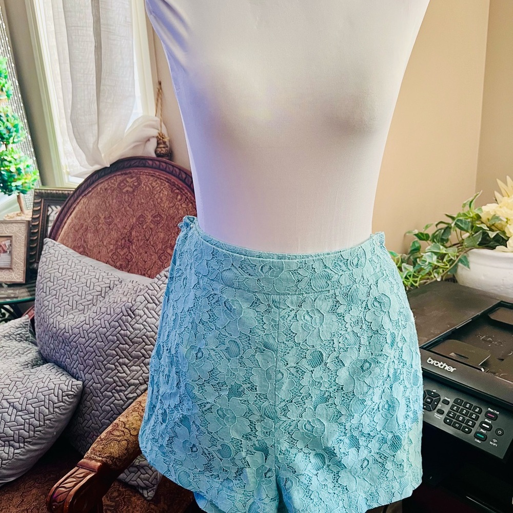 Forever 21 Light Blue Floral Lace Shorts Sz M